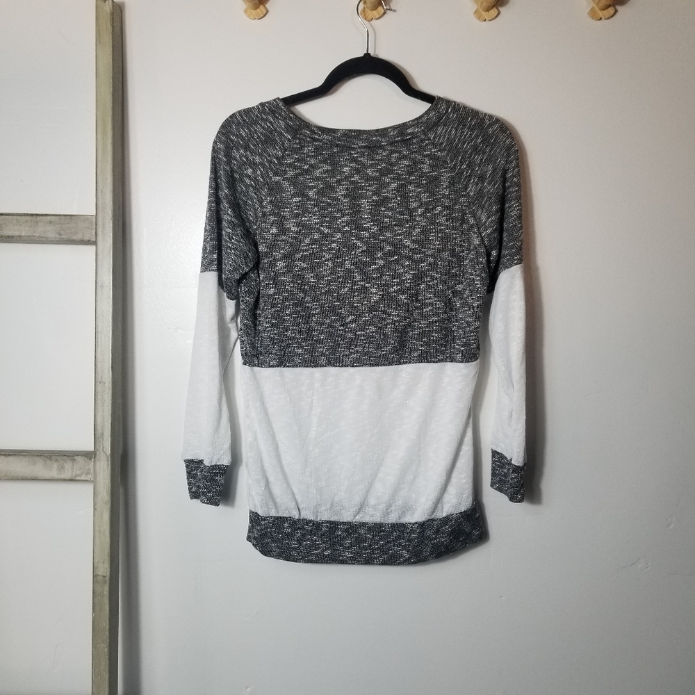 NWOT WOMEN'S BLACK AND WHITE LONG SLEEVE BLOUSE SIZE SMALL